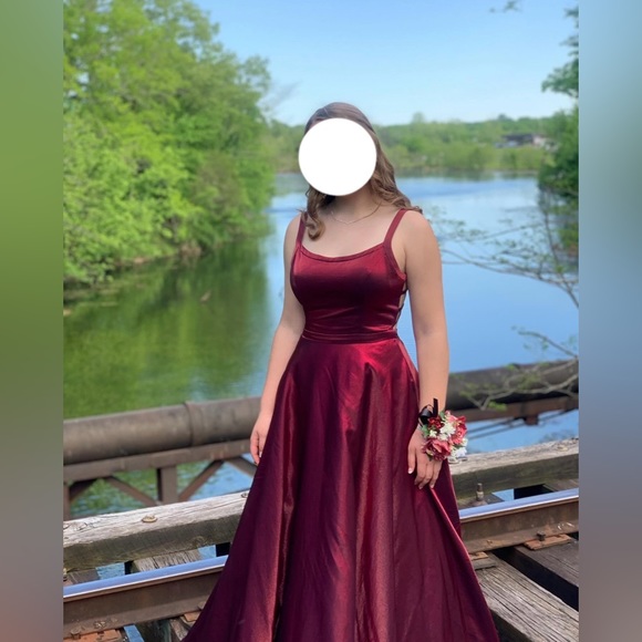 Sherri Hill Prom Dress - Picture 2 of 3